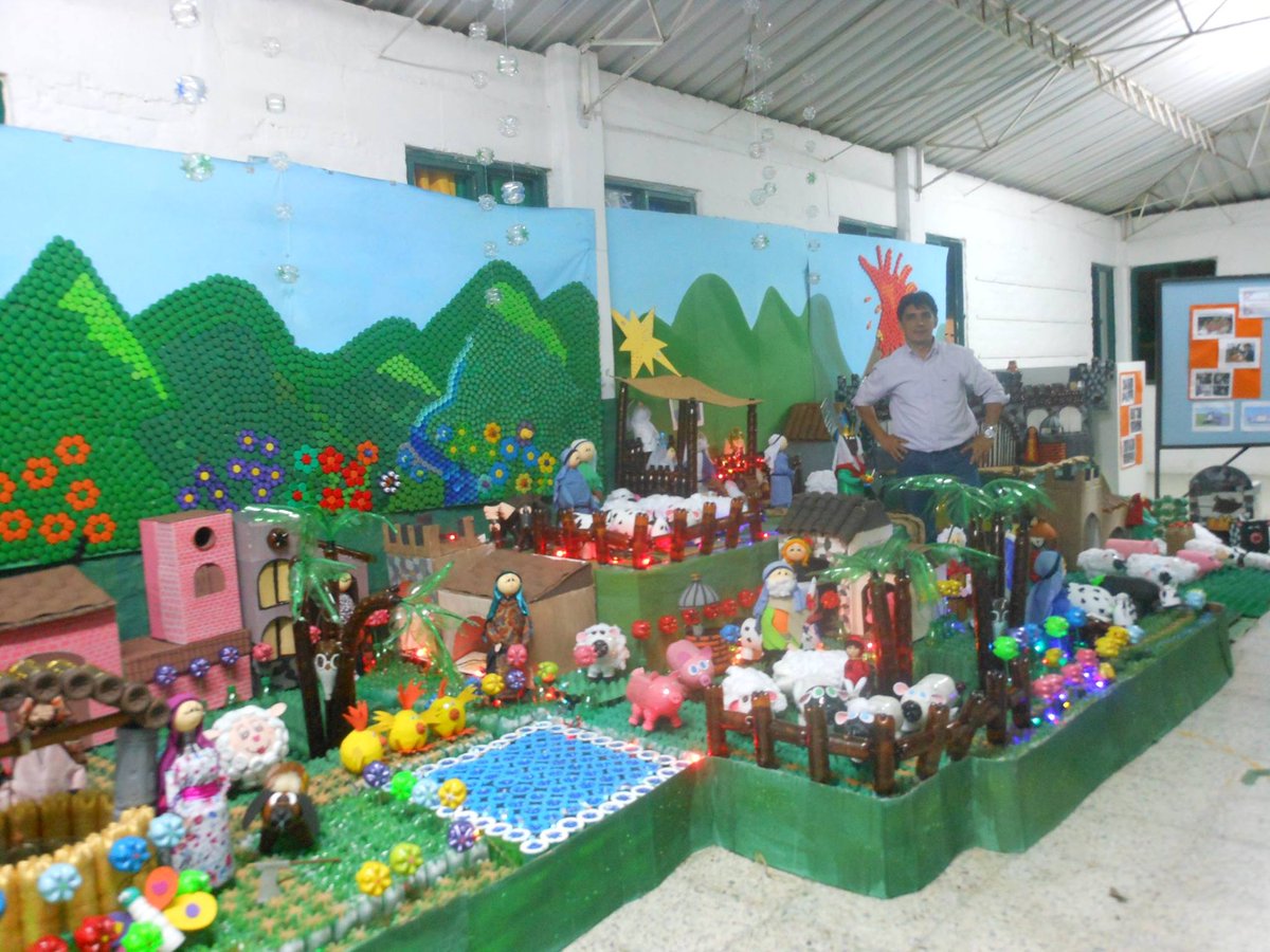 ¿Qué tal este pesebre de 12 metros, hecho con material reciclable del