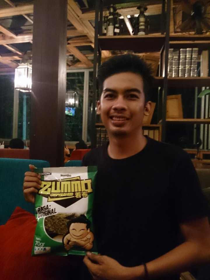 suka snack rumput laut? pgn beli tapi mahal?? beli ZUMMO aja.. cukup dgn uang 25RIBU udah dapet 70GRAM LHO gaiss ^^