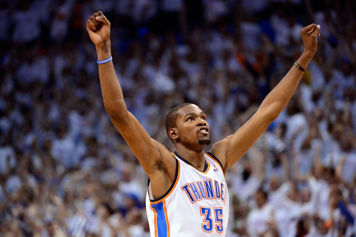 Kevin Durant becomes 2nd-youngest player in NBA history to score 15,000 career points.