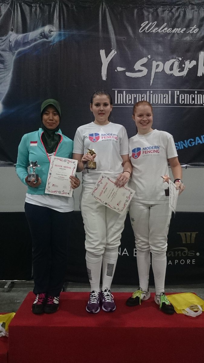 FORSELMAGZ's tweet photo. to @KEMENPORA_RI, atlet anggar kita, Elizabeth Aisyah juara 2 di spore. mohon perhatiannya, kami undang ke Hall D. http://t.co/rp9IE2k621