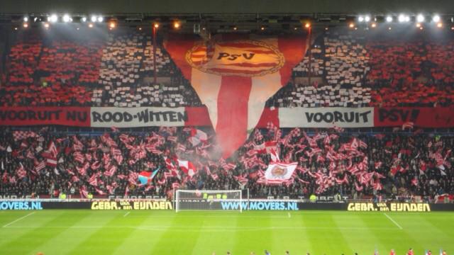 psvinside's tweet photo. #MATCHDAY --> VOORUIT NU ROOD WITTEN, VOORUIT PSV #psvfey http://t.co/xUPgX3aRUM