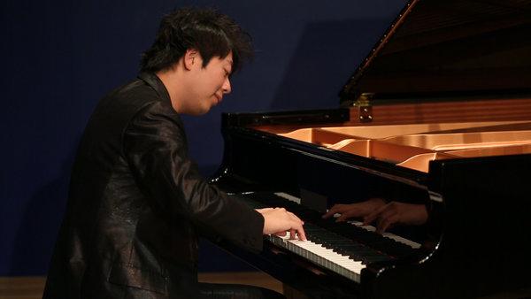 BroughtonPianos's tweet photo. EXCLUSIVE #Classicalite Q&A with #LangLang on #Mozart's #Piano http://t.co/JBxDMdfmXE http://t.co/XNuql5g4k0