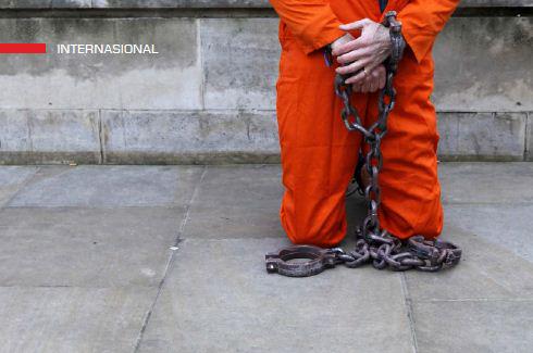 CIA mengembangkan berbagai teknik interogasi brutal untuk memeras informasi dari tahanan bit.ly/1yPy8Sr