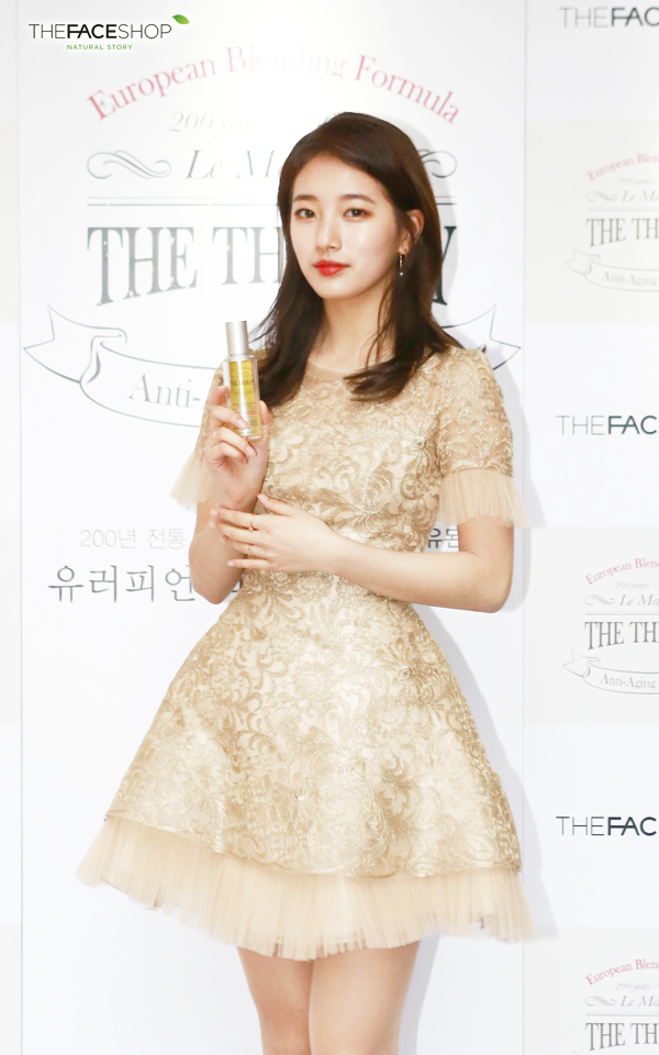 thefaceshop_com's tweet photo. 가로수길 '더테라피 캐슬'에서 만난 수지!
이탈리아 마르케의 다양한 문화 체험과
로맨틱한 아코디언 공연을 경험해보세요.

위치: 가로수길 카페 '더 화원'
일시:  12월 22일(월) AM 11시 - PM 7시 http://t.co/1Rr2hoBkZD