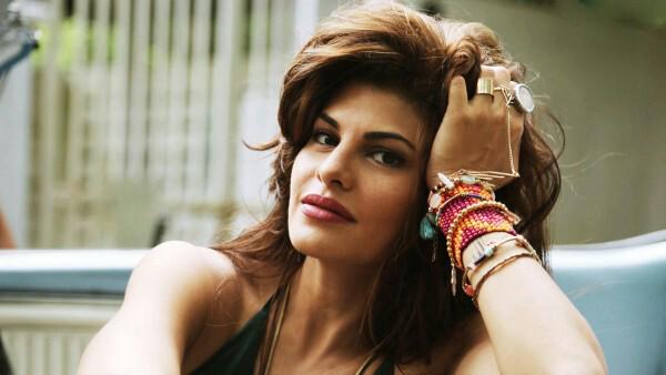 Ruzi_Gunarathna's tweet photo. @asli_jacqueline 10 mins To Go For The ROY Trailer.R u ready guys...?? #GetSetROY #Jacquelinefernandez #Ranbirkapoor http://t.co/yEaOESDSEC