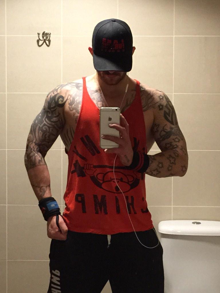 dan_francis83's tweet photo. 5am sessions.. Love getting it done before the world wakes up! #redbold @SkinnyChimp 👊🐒 http://t.co/mOqRpOKKrm