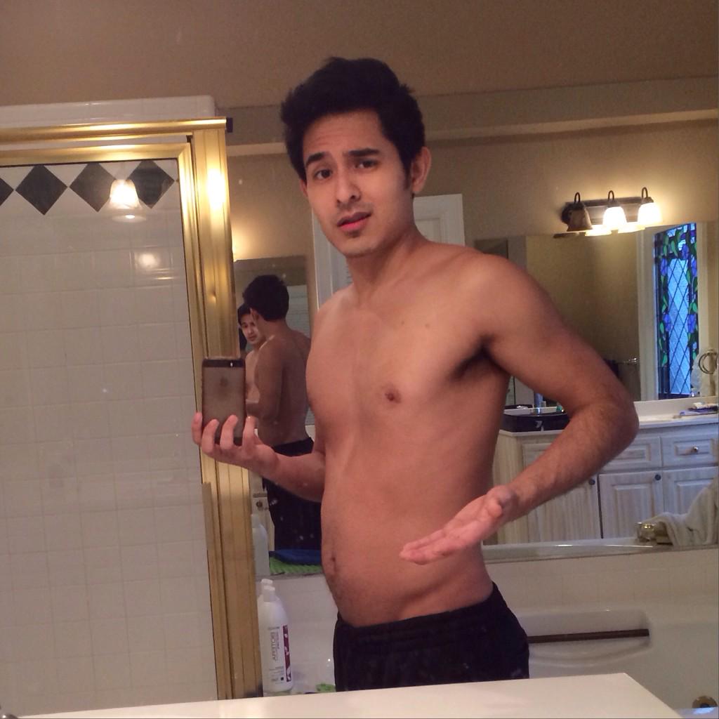 Seb_Castro's tweet photo. its a boy! 👶 http://t.co/KmSkmFuJjf