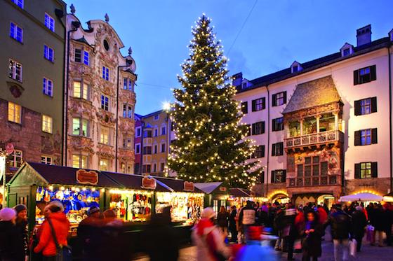 RoomHopper's tweet photo. Gemütlichkeit @ #Innsbruck !

#ChristmasMarkets #austria 
http://t.co/GeH3BADFDW http://t.co/E4w0LHKmf4