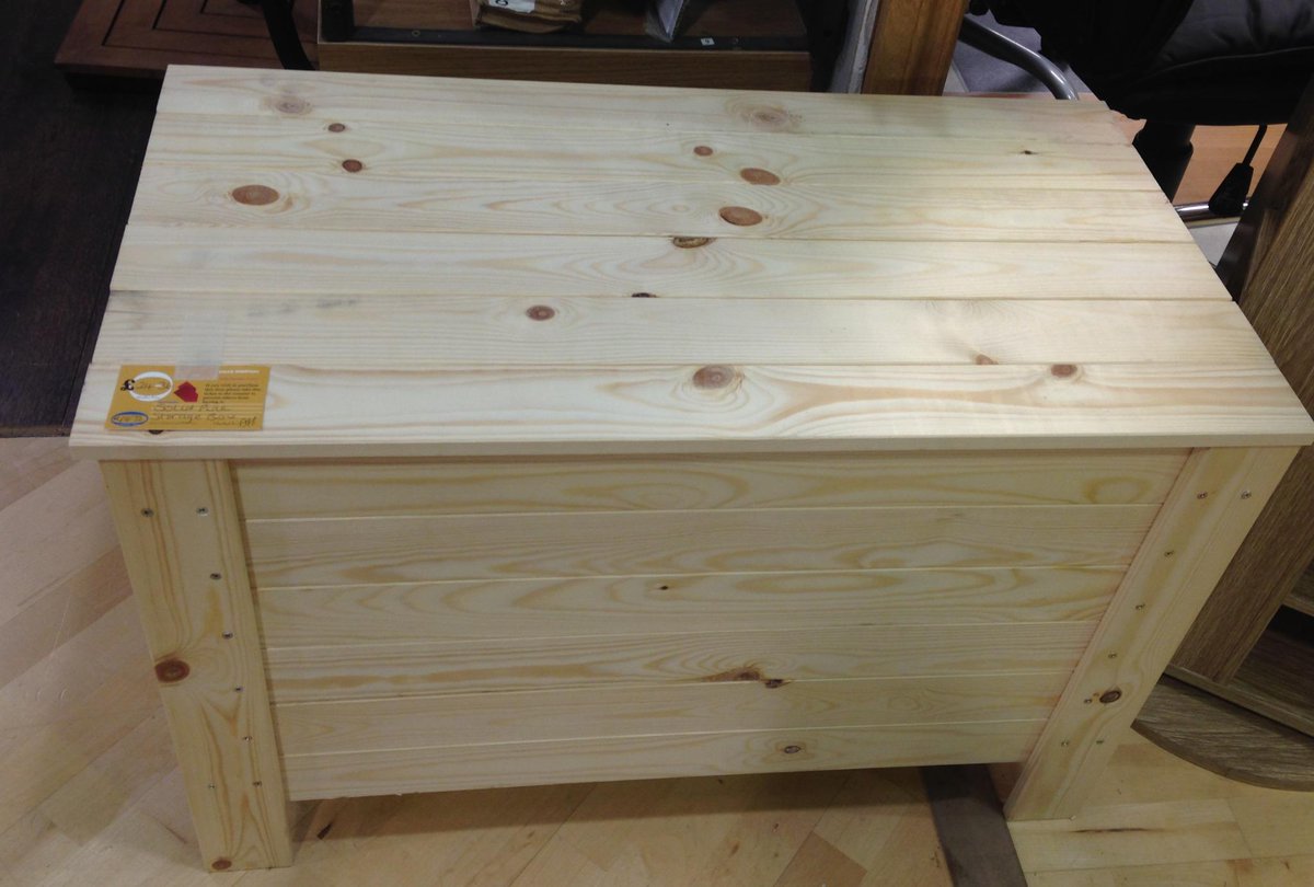 cataloguereturn's tweet image. Pine toy box £24.36 ring to buy on 01977 678001 @TheOutlet2 #toybox #pinechest #leeds #brotherton #outlet #open7days