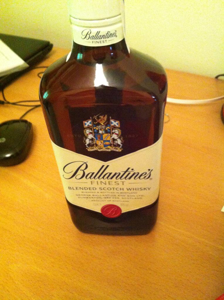 david256584's tweet photo. Gran detalle de @berme93 , como sabe lo que comprarme 🎉 me la tomare a tu salú!! 👍 http://t.co/3wdKQHpCoj