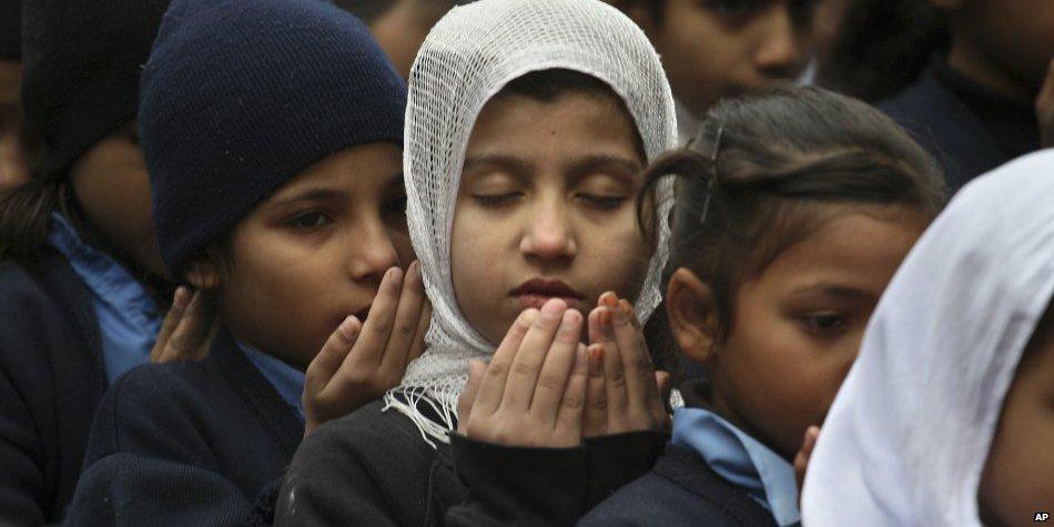 BBCNews's tweet photo. In pictures: #PeshawarAttack aftermath http://t.co/16IKM9Qvnj http://t.co/jJ8xviw06F