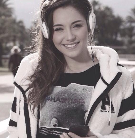 FanCPirroni's tweet photo. @chapirronioff vous souhaite une excellente journée <3 #MissCoteDAzur #charlottepirroni http://t.co/fW9UYNv3bv