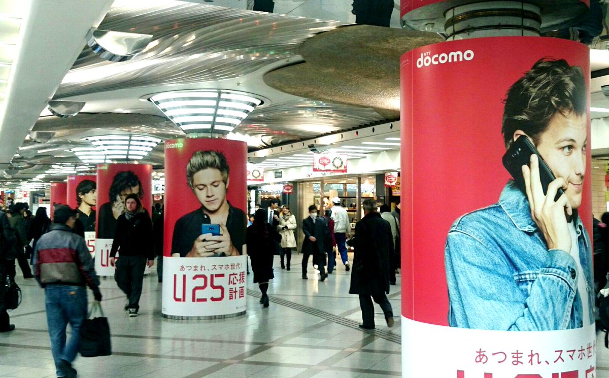 One Direction Japan 1docomo 大阪の梅田駅地下街が1dのドコモ広告でジャックされてますね 1djapan Http T Co Jjmzr8kp