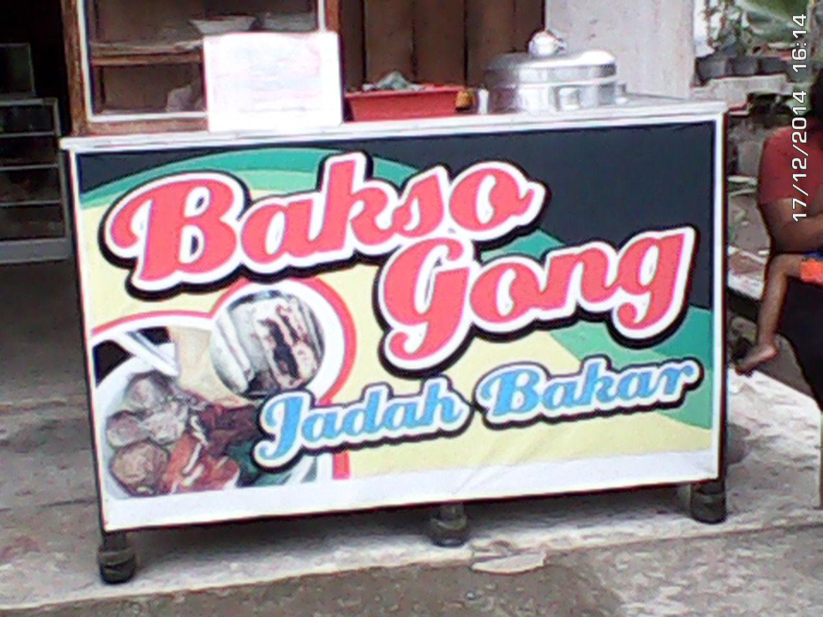 ayue_sembarang's tweet image. @ekaaditya1908 @Late_Dinner klo ke blitar mampir za ke bakso gong dan jadah bakar.jln.bendosewu utara smp 1 talun.