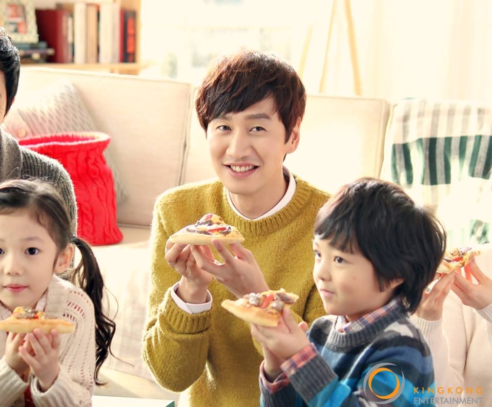 RunningManTeam's tweet image. [BTS] 이광수 Lee Kwangsoo in Pizza Hut CF!  cr:KingKongFB