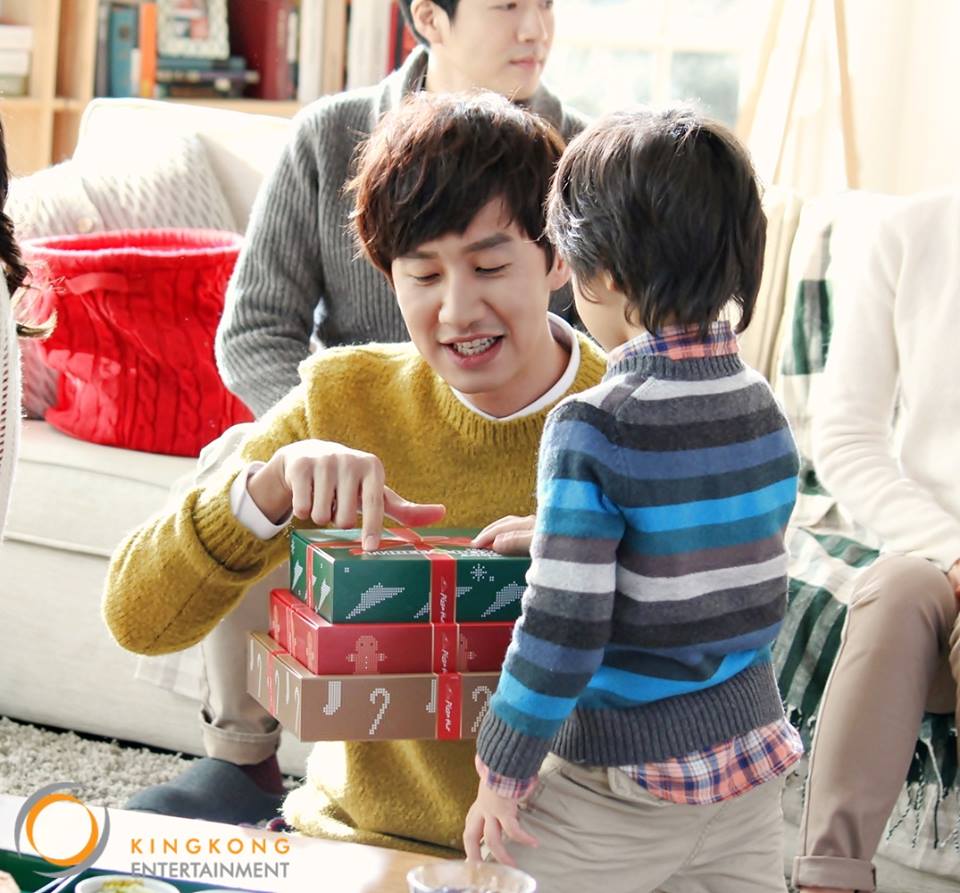 RunningManTeam's tweet image. [BTS] 이광수 Lee Kwangsoo in Pizza Hut CF!  cr:KingKongFB