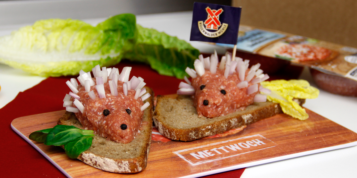 Heute mal ein Klassiker zum #Mettwoch: Der #Mettigel – in der handlichen Eine-Frau-/Ein-Mann-Version.