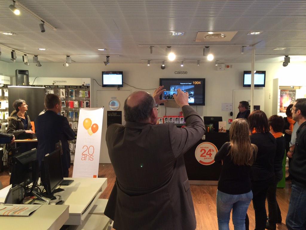 CLandomiel's tweet photo. On fête #Orange20 à la boutique #Orange Epinal-Jeuxey bravo à nos 2 gagnants dans l'Est @YA_Leroux http://t.co/0oAZoWPi9v