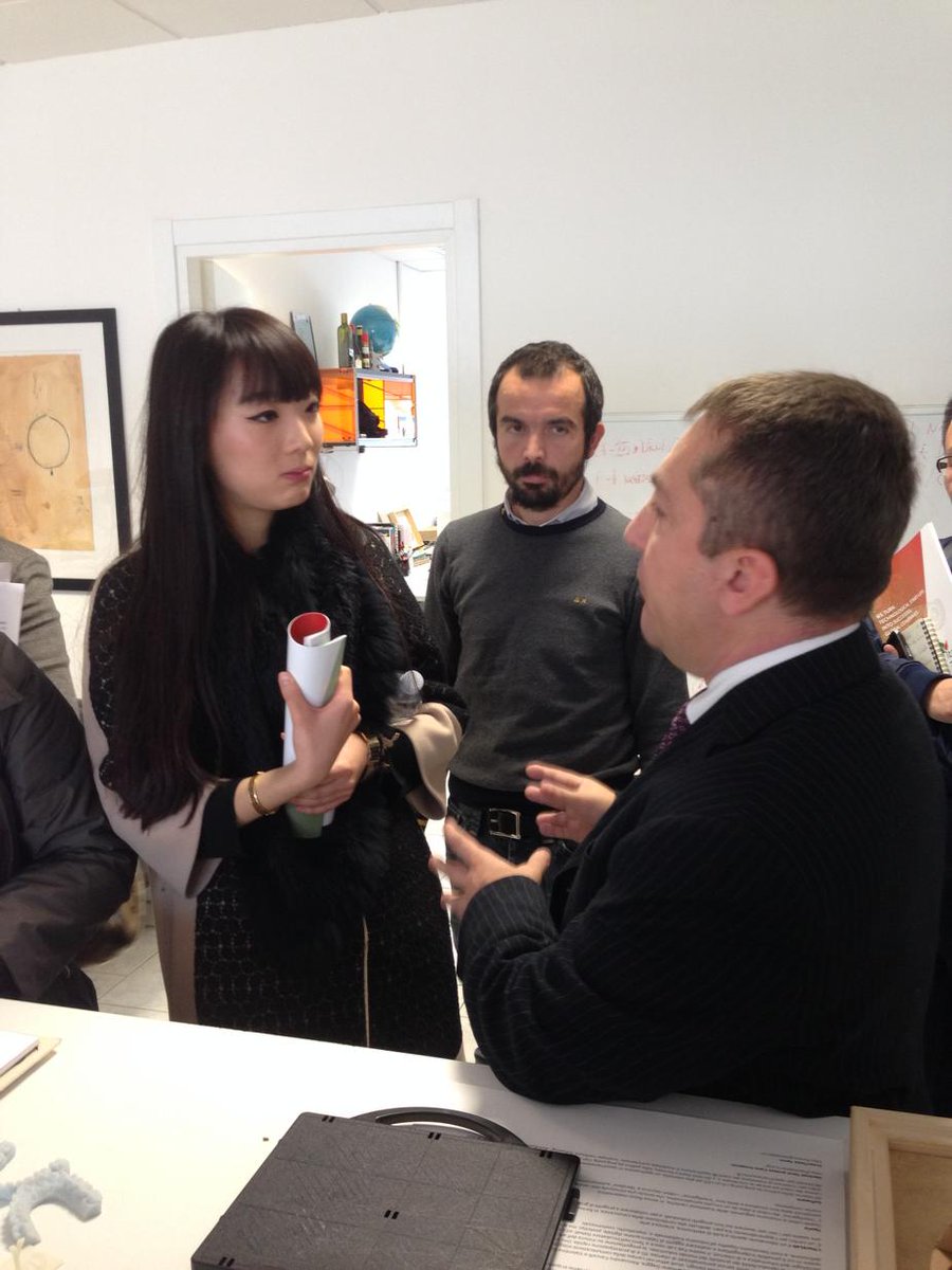 Ale_Fancelli's tweet photo. @FedZac #giornalisti #cinesi @GreenTalesSRL http://t.co/mNx8KPcmGM
