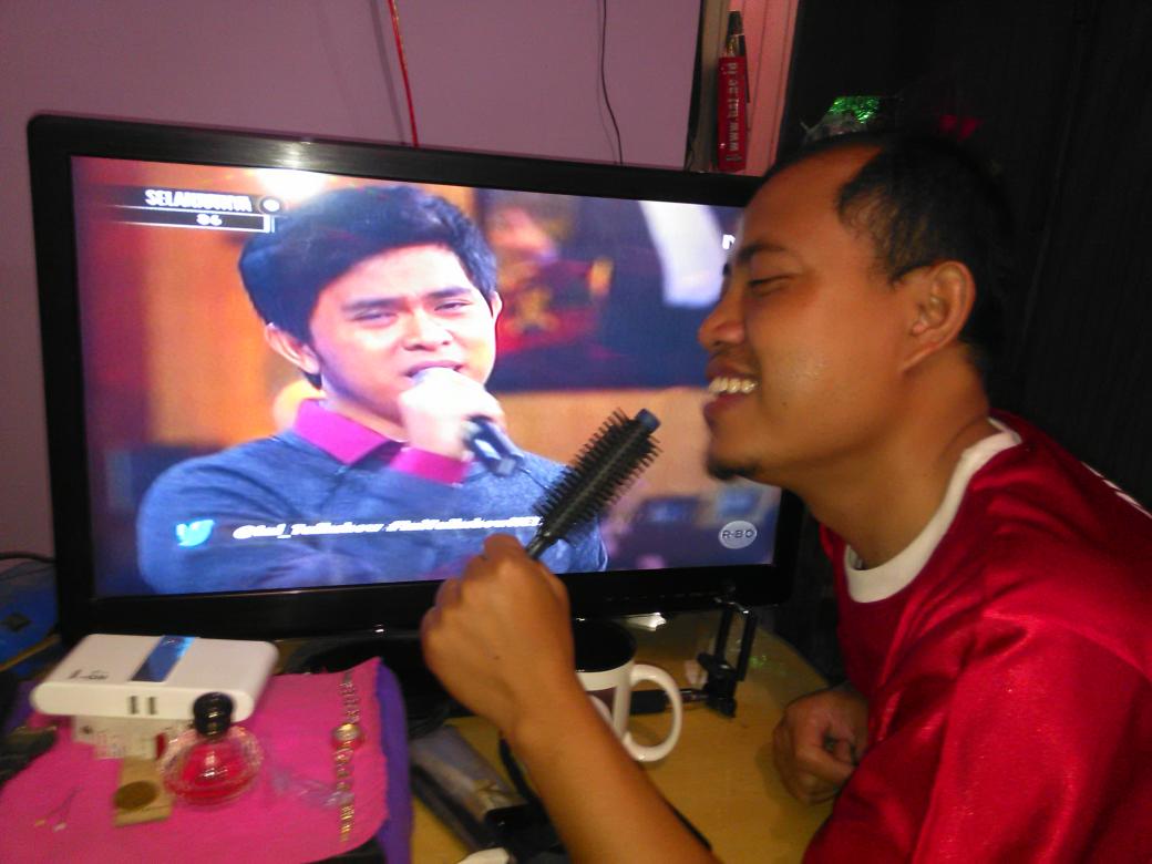 ompull's tweet photo. Duet bareng cakra khan . bagus g suara guw @netmediatama  #NETMILIUNER_3 http://t.co/CaOMRC3HhB