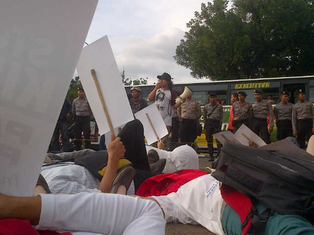 #PapuaItuKita  Segera bentuk KPPHAM ats kasus penembakan msy sipil di Paniai <a href="/LBH_Jakarta/">LBH JAKARTA</a> @Satu_Keadilan <a href="/love_papua/">I Love Papua</a>