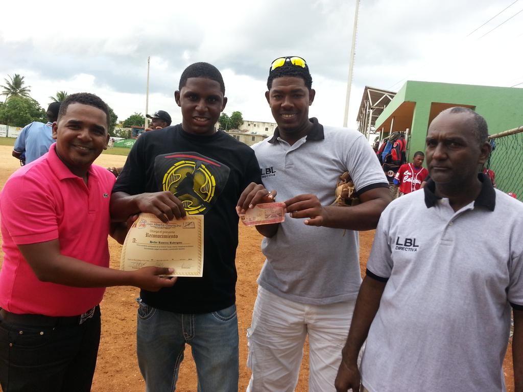 Liga Beisbol Libre On Twitter Frandy De La Rosa Recibe El Jugador De La Semana Http T Co Kch5rmjigc Twitter