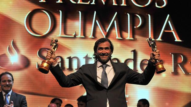 El polista Aldolfo Cambiasso se llevó el máximo premio del deporte nacional: el #olimpiadeoro.
cuotagol.com/2014/12/17/ado…