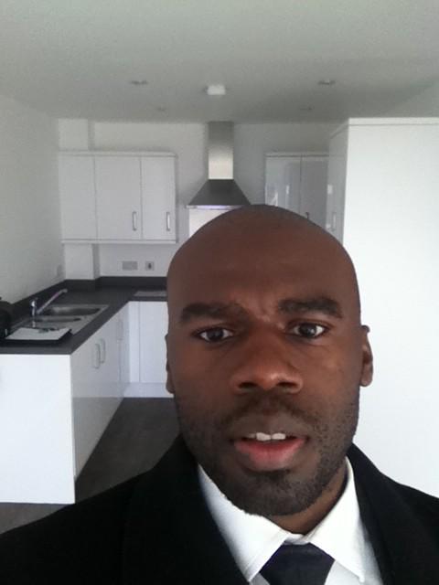lee_lebern's tweet image. Kitchen selfie. 1 Bed, Leslie Hitchcok House, Barking £950pcm #HereTodayGoneToday  #LeBern
