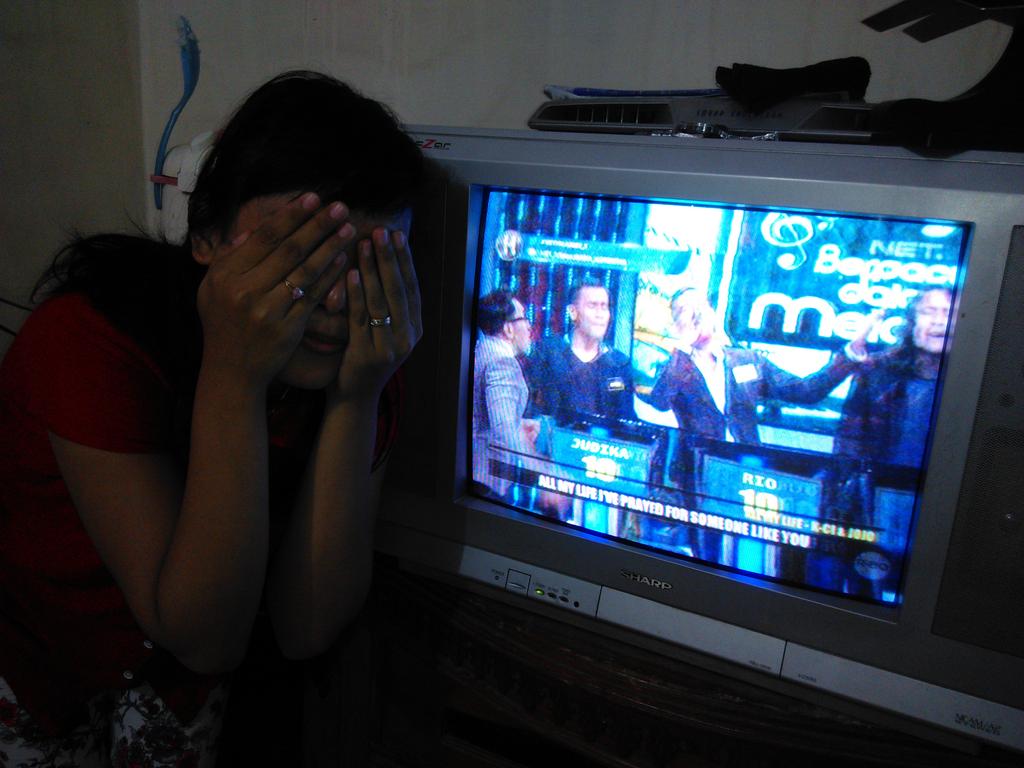 DesyKomalas's tweet photo. @netmediatama #NETMILIUNER_1 lagu lawas.. Inget Jaman SD doloo ... Peserta kuisnya handsome .. :-) *12 http://t.co/lB1xgsDOrE
