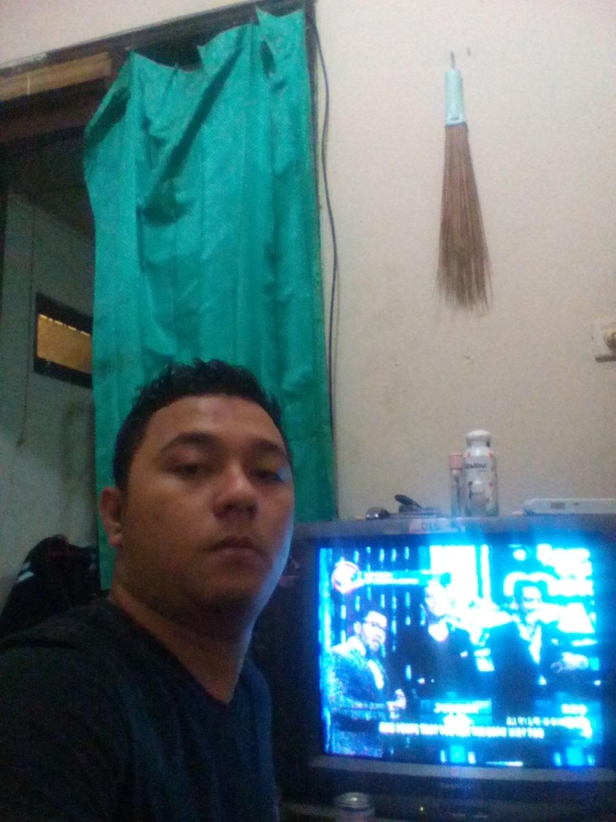 Frast_abon's tweet photo. Nyanyi" di berpacu dalam melodi ...syalala la la la la @netmediatama #NETMILIUNER_1 http://t.co/T7sS46Ncoy
