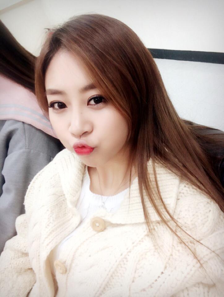 메이 tweet media