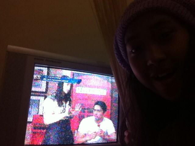 mycota's tweet photo. #NETMILIUNER_2  nonton mas adi yang lg heboh gara" tikus . Ini aku bawain sapu lidi buat ngusir tikus .hahhah http://t.co/Azhnc8zf7F
