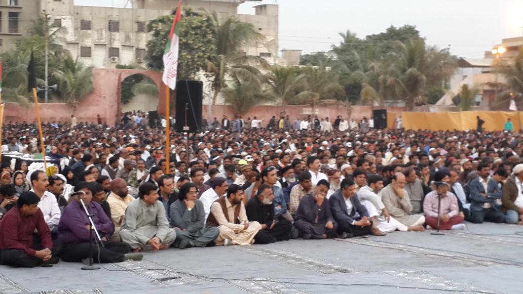 LoveMQM's tweet photo. QeT Altaf Hussain Bhai Addressing HUGE MQM Condolence Gathering In Karachi On Peshawar Carnage. We Demand! #CrushTTP http://t.co/j9fHec5Jjl