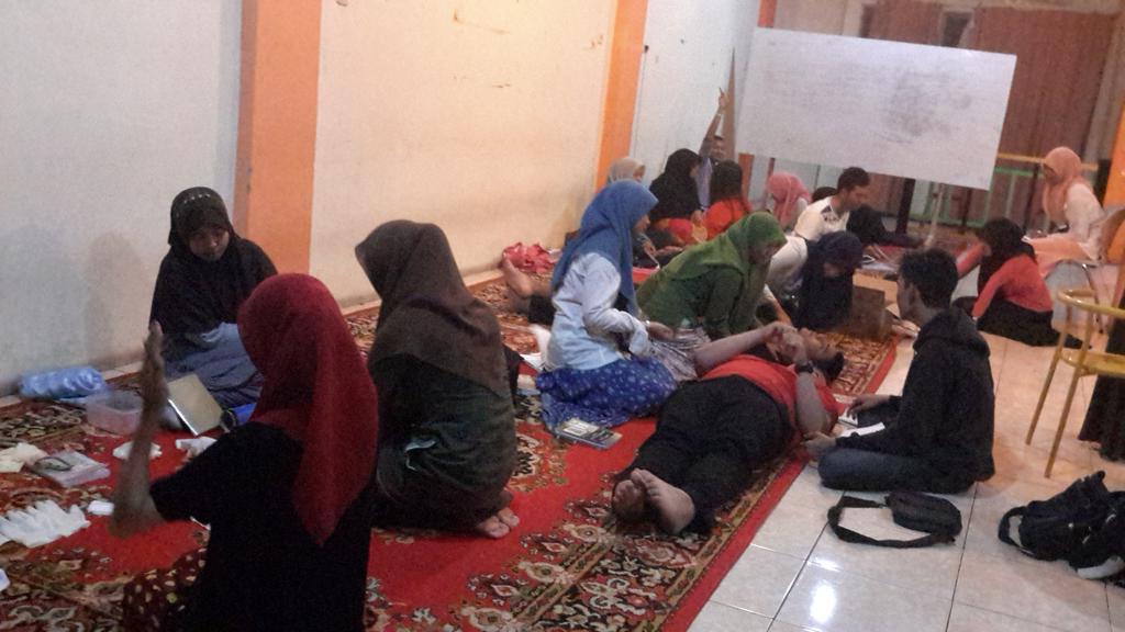 halo tweps
kita lagi ngadain latihan OSCE bareng adikadik FK 2014
semangat semuanyaa
cc <a href="/scomecimsa/">SCOME CIMSA</a> @cimsaunsyiah