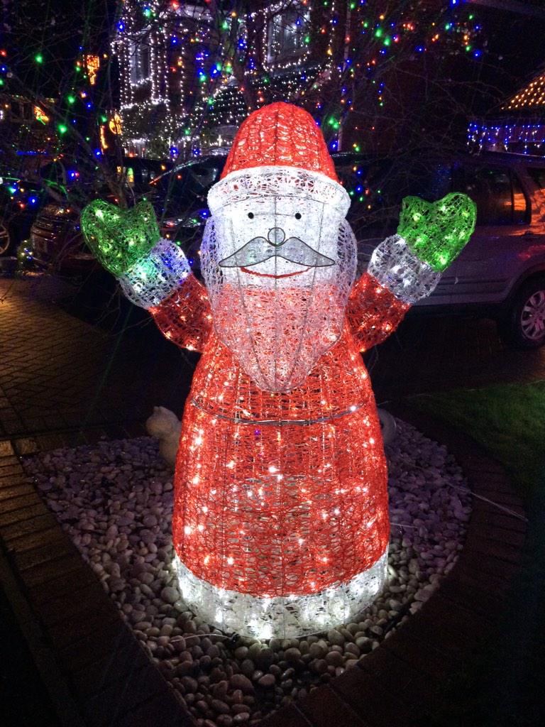 AlexjElliott's tweet photo. Great #Christmas #lights in #greyhoundclose #HedgeEnd to help raise money for @naomiandjack 1/2 http://t.co/BQIx3OwHVb