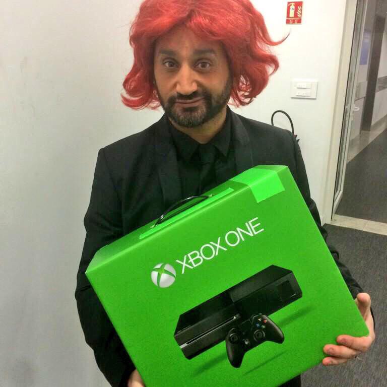 TBT9_W9's tweet photo. Ce soir encore, #BabaNoel va fêter le #NoelXbox et vous offrira une #XboxOne ! (Cc @XboxFR ) http://t.co/IomnfPRmi6