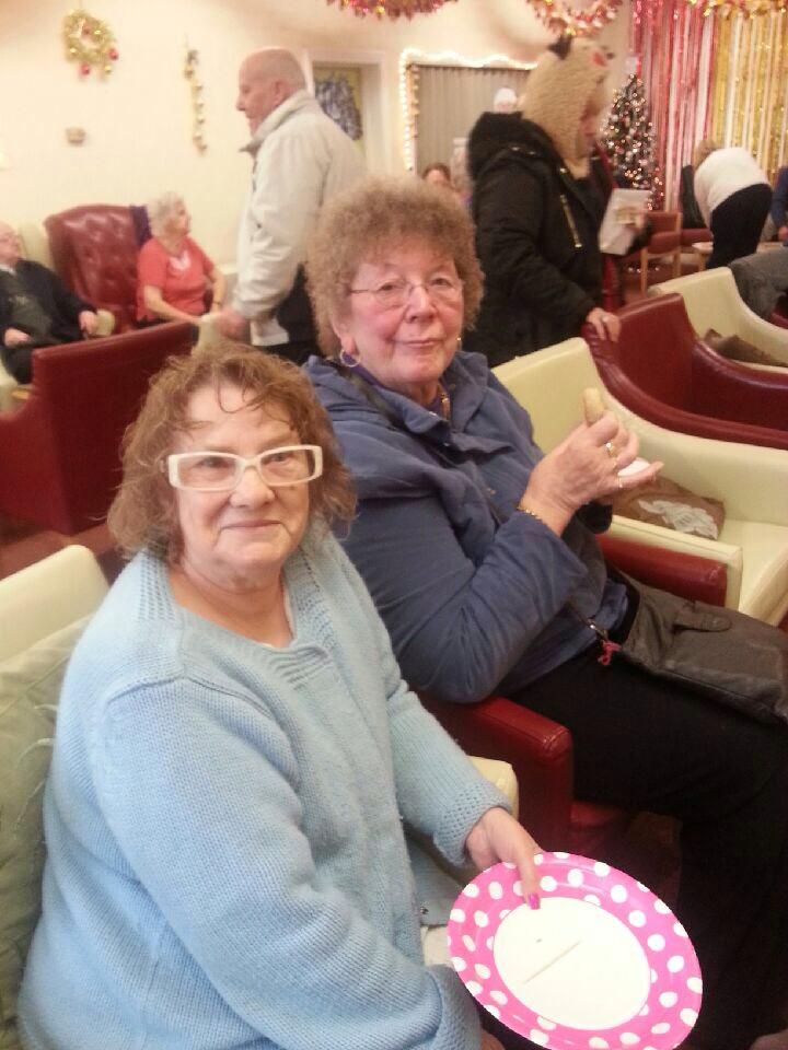 AshfordBrenda's tweet photo. Taking mince pies and singing carols to the elderly in the community @r8chjones @stevevicks @Carlton2964 @group_16 http://t.co/6v9o6l9ETp