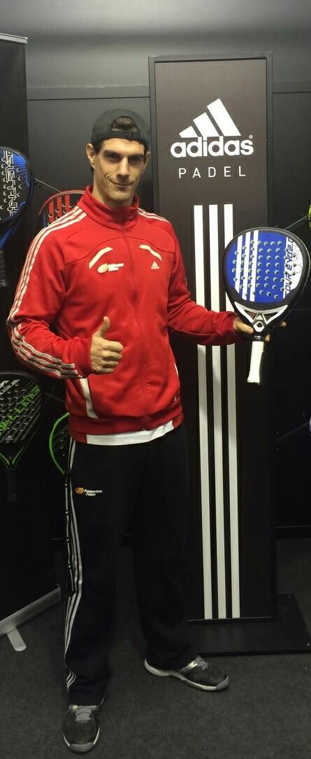 AlexMartinezAM's tweet photo. Disfrutando del espectáculo @WorldPadelTour y presentación de la colección 2015 @adidas_padel @GonxOX3 @jorginio87 http://t.co/lVNUKHx73k