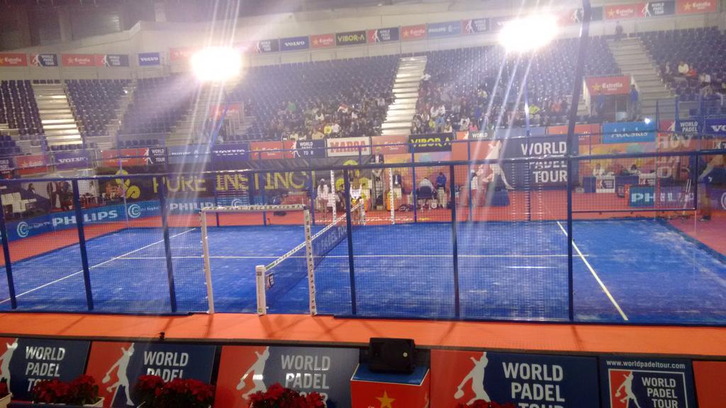AlexMartinezAM's tweet photo. Disfrutando del espectáculo @WorldPadelTour y presentación de la colección 2015 @adidas_padel @GonxOX3 @jorginio87 http://t.co/lVNUKHx73k