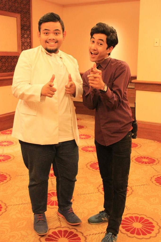 AqAiman1's tweet photo. #FutureSinger#Throwback# Show untuk dinner Konvokesyen ICYM. Ku Akui menjadi pilihan. http://t.co/ntRGJtD25L