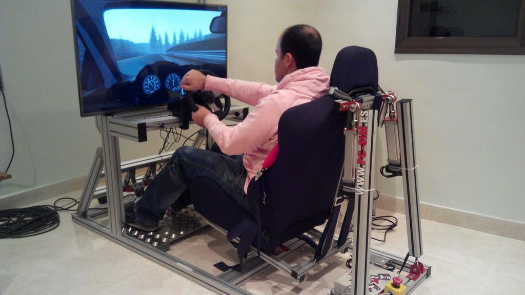 PCSIMULACION's tweet image. Aquí tenemos a Angel de Toledo estrenando su nuevo simulador Sim Motion MK-I de PC-SIM!!!