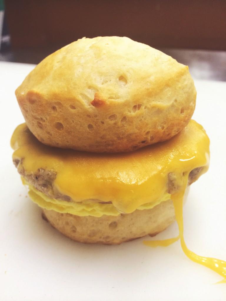 AspenCoffee3's tweet photo. Todays Special: Bacon or Sausage, Egg, and Cheese on a fluffy biscuit! http://t.co/G2Xk2nx0Ec