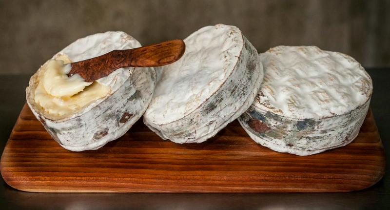localpickins's tweet photo. Cheese please! Gift or serve this holiday: @CrowleyCheese @CellarsatJH @SaxelbyCheese @GraftonCheese @cowgirlcreamery http://t.co/YpxPEGO57E