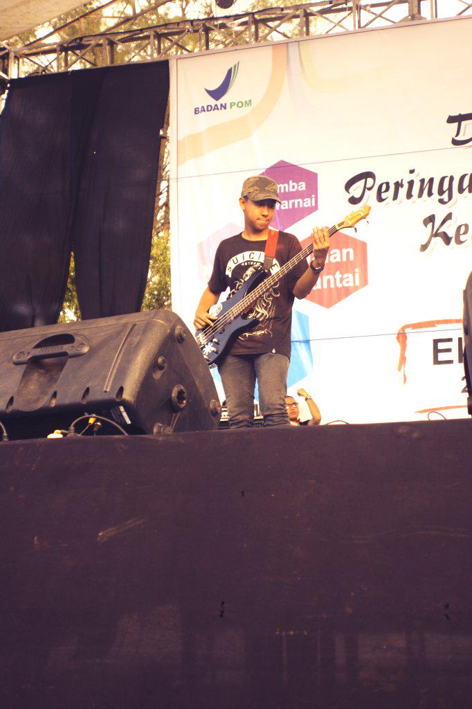 AVOWED_'s tweet photo. Rockonbass @FRAL17 http://t.co/dcWwdEbdRP