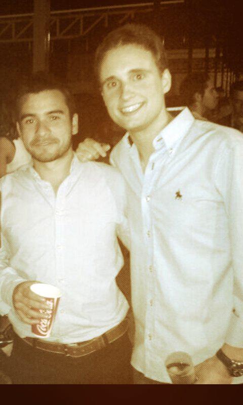 AlbertMontilla8's tweet photo. Felicitar a una de las mejores personas qe he conocido en la vida @Alberto_R_H88 !!! Felicidades romuuu!! http://t.co/hBjWQwyR05