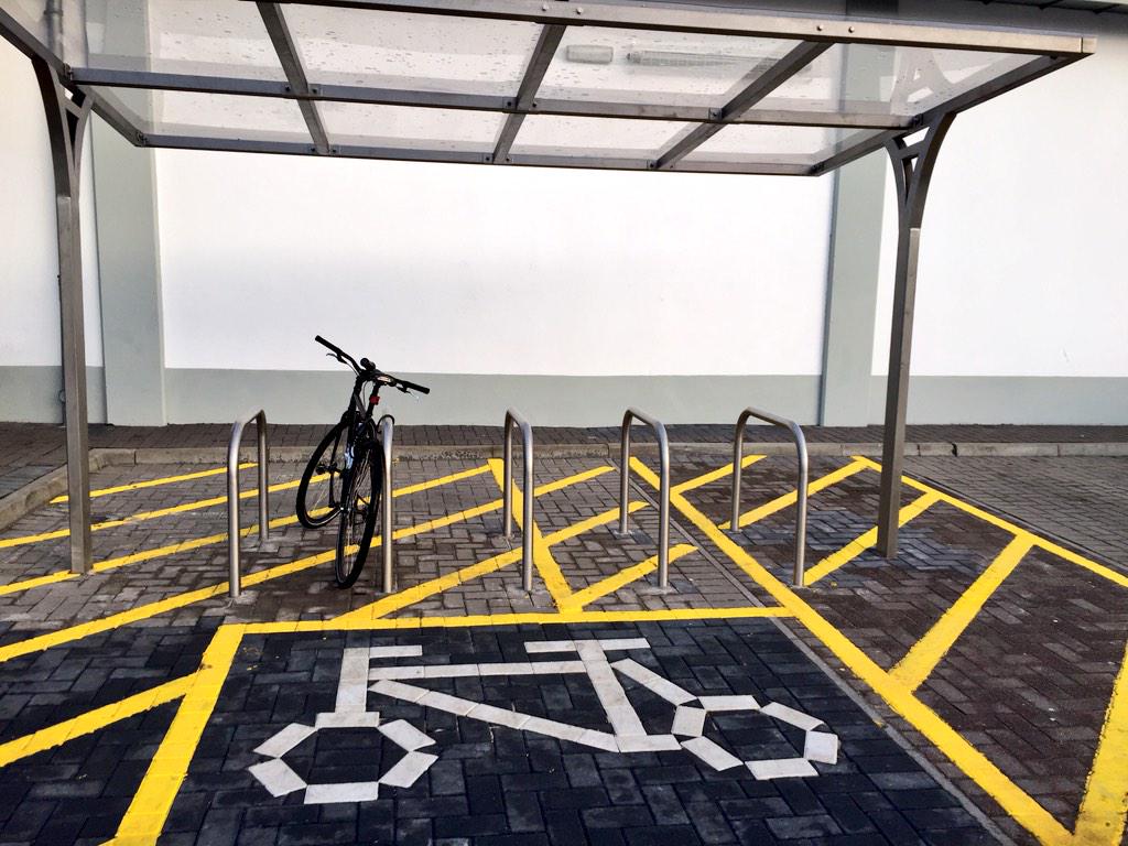 reizkultur's tweet photo. Well done @LidlUK - this is how it should be! #cycling #cycletoshop @SpokesLothian @CyclingEdin http://t.co/JFjIoz9dsv