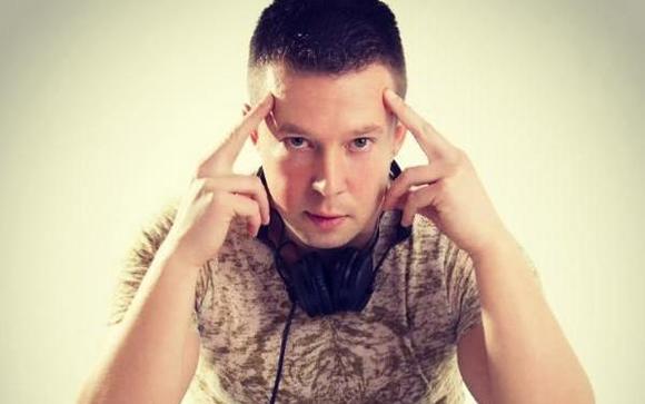 ConSalud_es's tweet photo. Cristian Gil, el #dj que plantó cara a la #EsclerosisMúltiple http://t.co/eQUStPlYQt cc @CristianGilDj #pacientes http://t.co/0sJRKDdZHt
