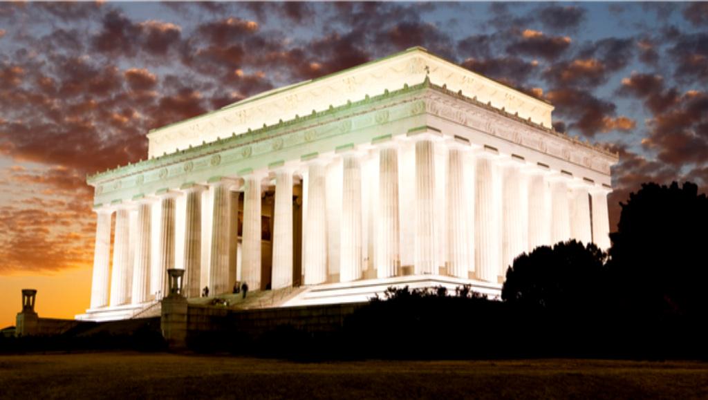 MAGNETIE's tweet photo. never get tired of checking this out, I want one too when I grow up 😁 #LincolnMemorial #SoPimp http://t.co/kH1tj5DJ4O