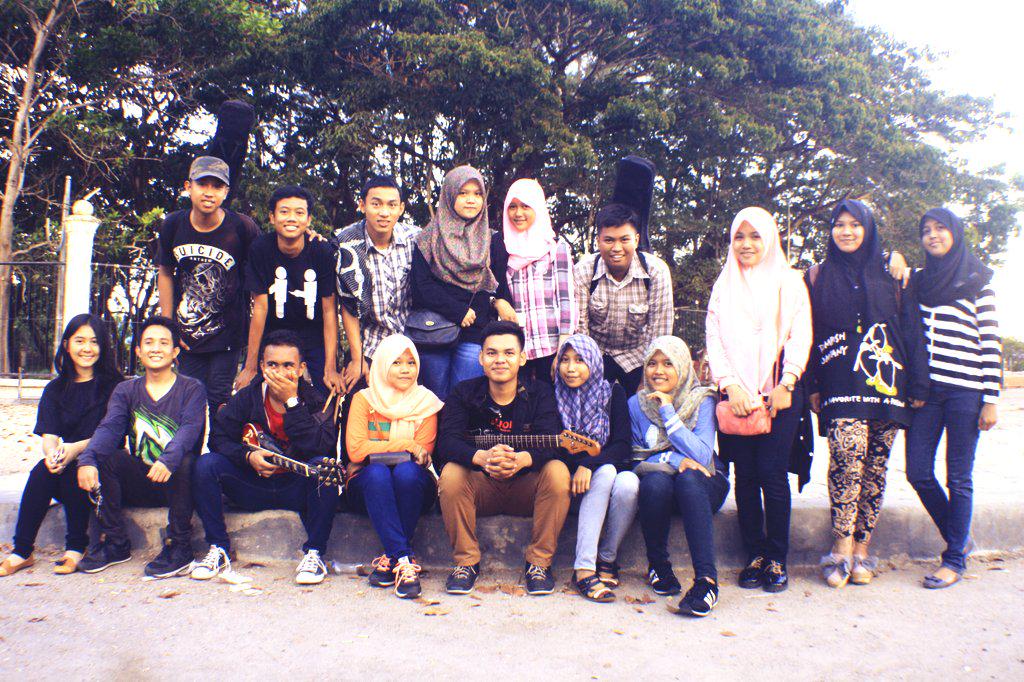 AVOWED_'s tweet photo. Bigfam! http://t.co/kWf6mGzWuk