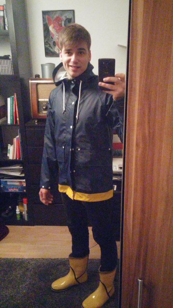 petitpuenktchen's tweet photo. Ich geh jetzt Pfützenhüpfen. Wer braucht schon Schnee?
#wetContent #wellies http://t.co/uync2eIBAz
